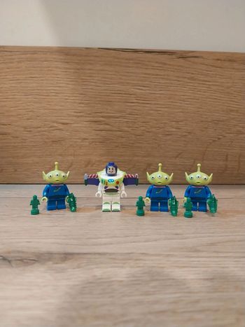Figurines type lego Buzz l'éclair avec 3 Aliens Toy Story Disney