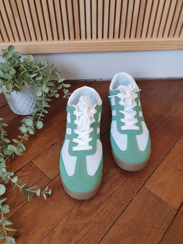 Baskets Tunis blanc et vert d'eau
Pointure 39 - photo numéro 5