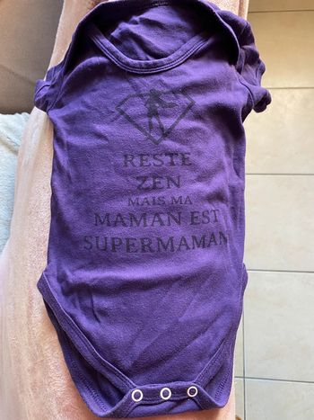 Bodie violet Super Maman 12-18m manches courtes