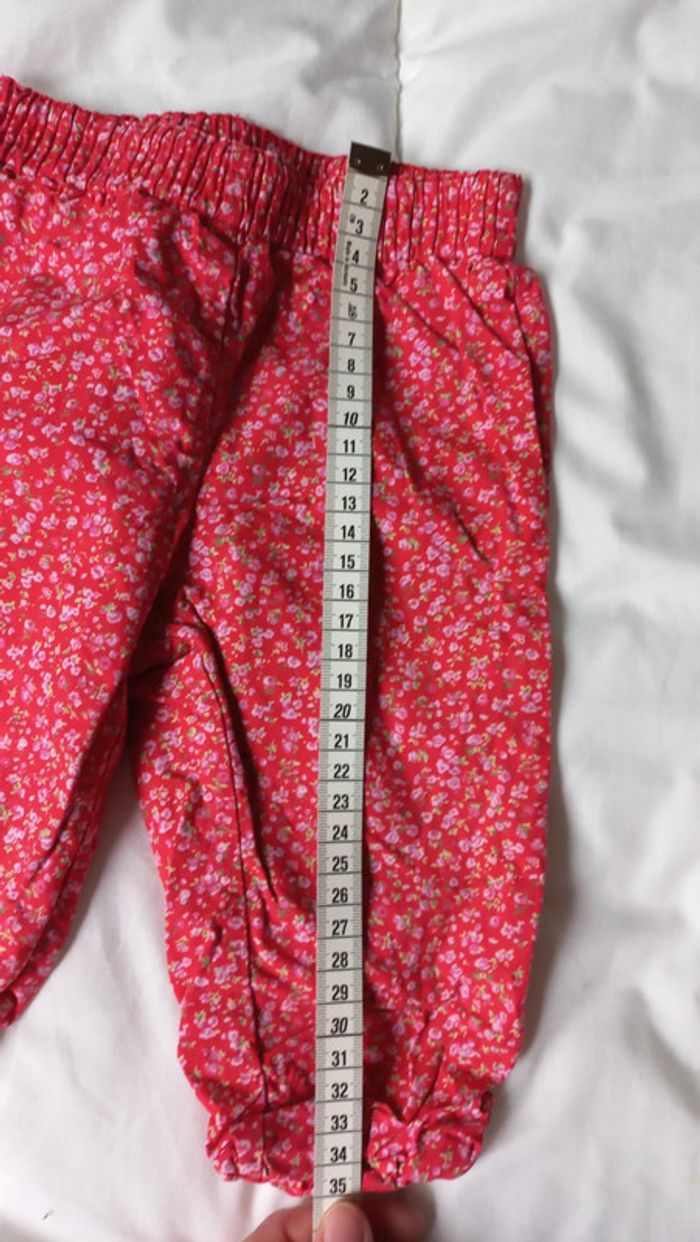 Pantalon rouge t-shirt rose - photo numéro 4