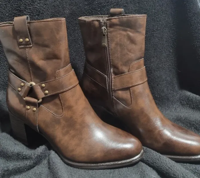 Paire De Bottines A Talon Marron