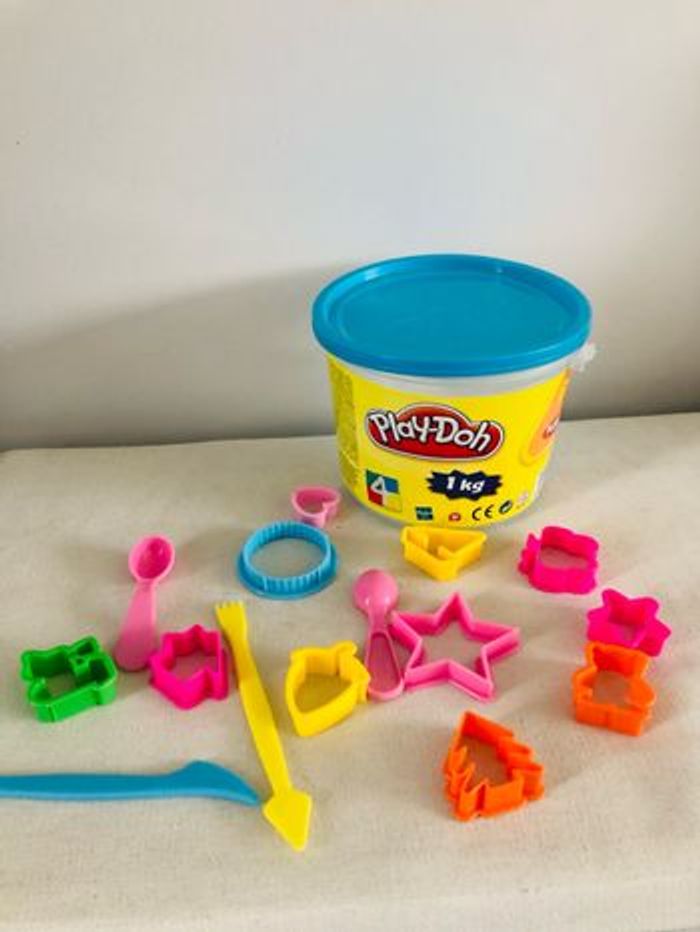Saut play doh avec différents moules