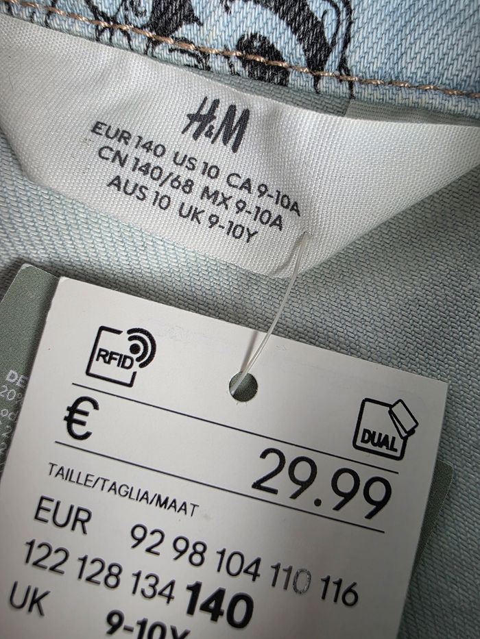 Veste en jean disney mickey et minnie h&m 9 / 10 ans saison printemps - été - photo numéro 3