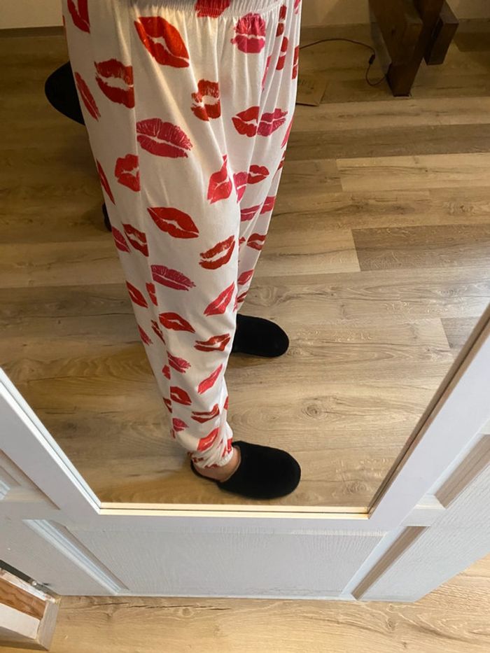 pantalon de pyjama large. À dessins bisous rouge et rose. - photo numéro 4