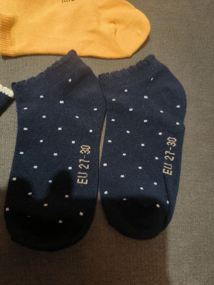 Vend chaussettes filles 27 30 jamais porté - photo numéro 4