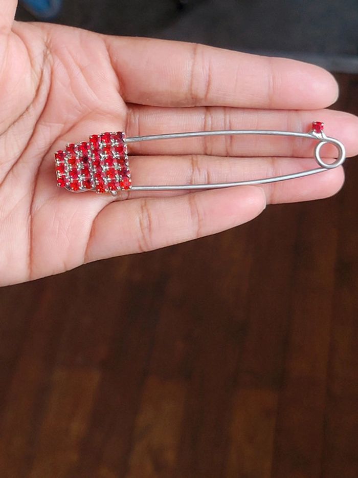 Broche épingle rouge - photo numéro 2