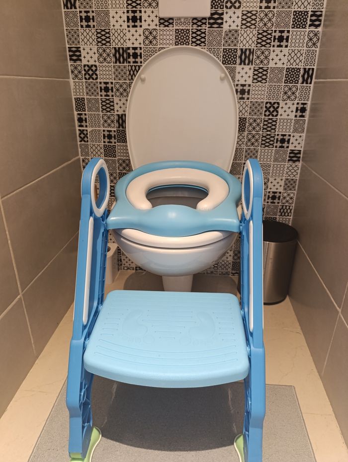 Rehausseur toilette avec marche pied neuf dans son emballage - photo numéro 4