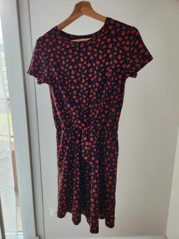 Robe kiabi Noire et rose rouge XXS