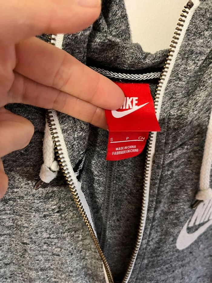 Sweat zippé Nike taille S - photo numéro 2