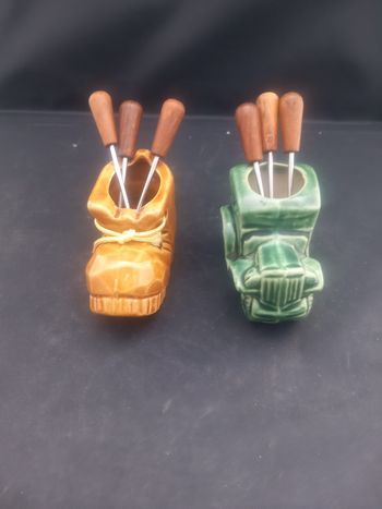 6 Fourchettes à escargots avec leurs supports 