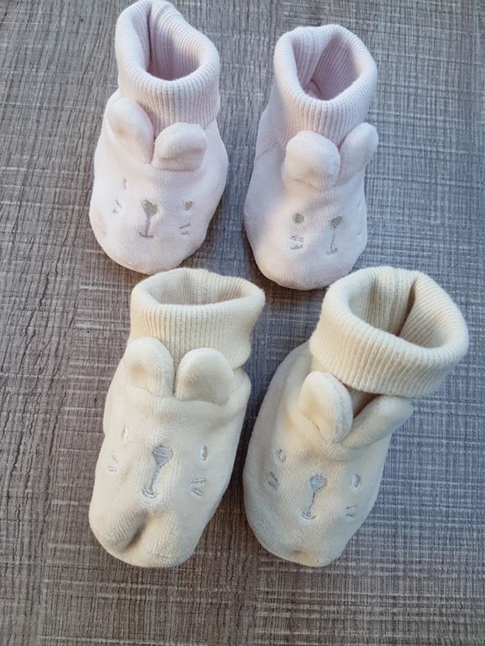 Lot chaussons velours naissance comme neufs
