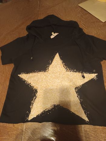 Tee shirt a capuche