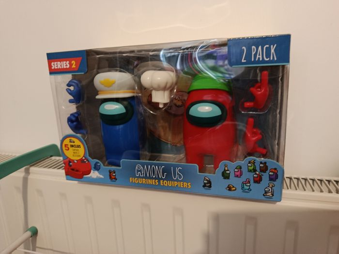 Revente cadeau : coffret 2 figurines  " among us " ( bien tout lire merci) - photo numéro 2