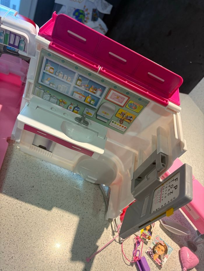 Ambulance Barbie + accessoires - photo numéro 9