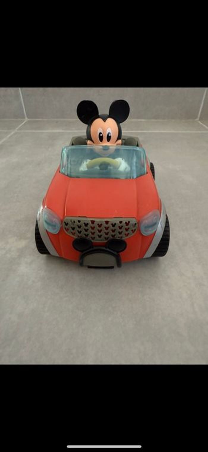 Voiture avec Mickey - photo numéro 3