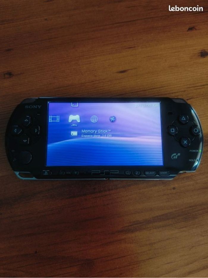 PSP slim and lite 3004 édition limitée Gran turismo - photo numéro 4
