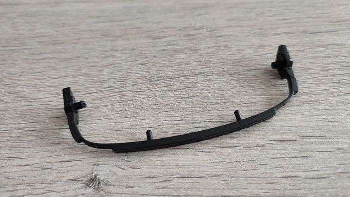 Support avant pièce détachée miniature 1/18 Porsche 911 speedster 1989 Maisto #B44 - photo numéro 2