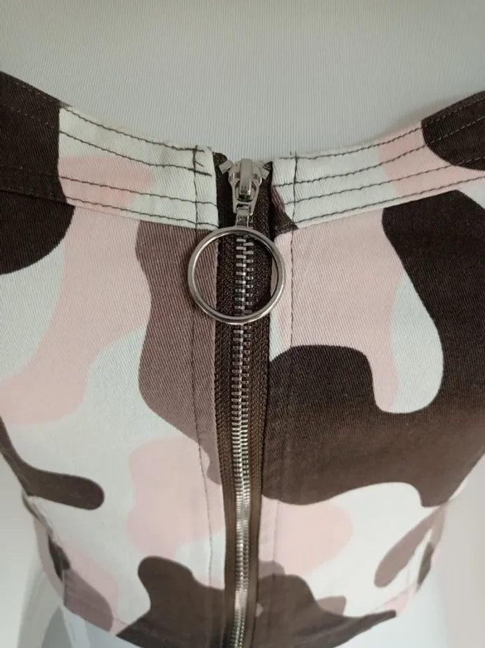 Haut court crop top imprimé armé militaire fermeture éclair bretelles T.M Jennyfer - photo numéro 5