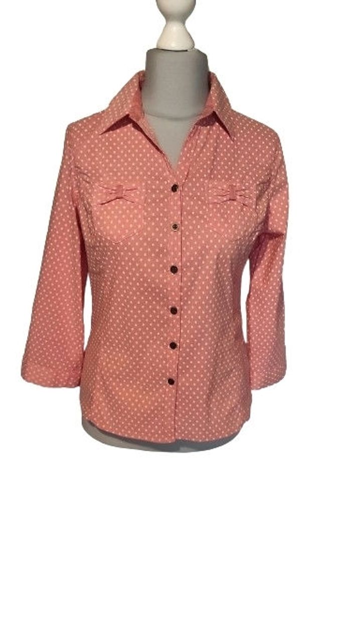 Chemisier rose saumon à pois blancs