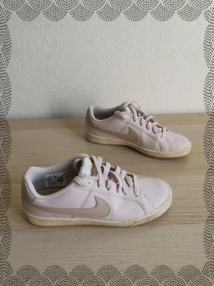 Baskets Nike pointure 36,5 - photo numéro 3