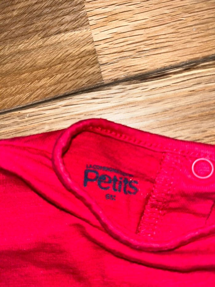 T-shirt rouge à motifs la compagnie des petits très bon état 6 mois - photo numéro 2