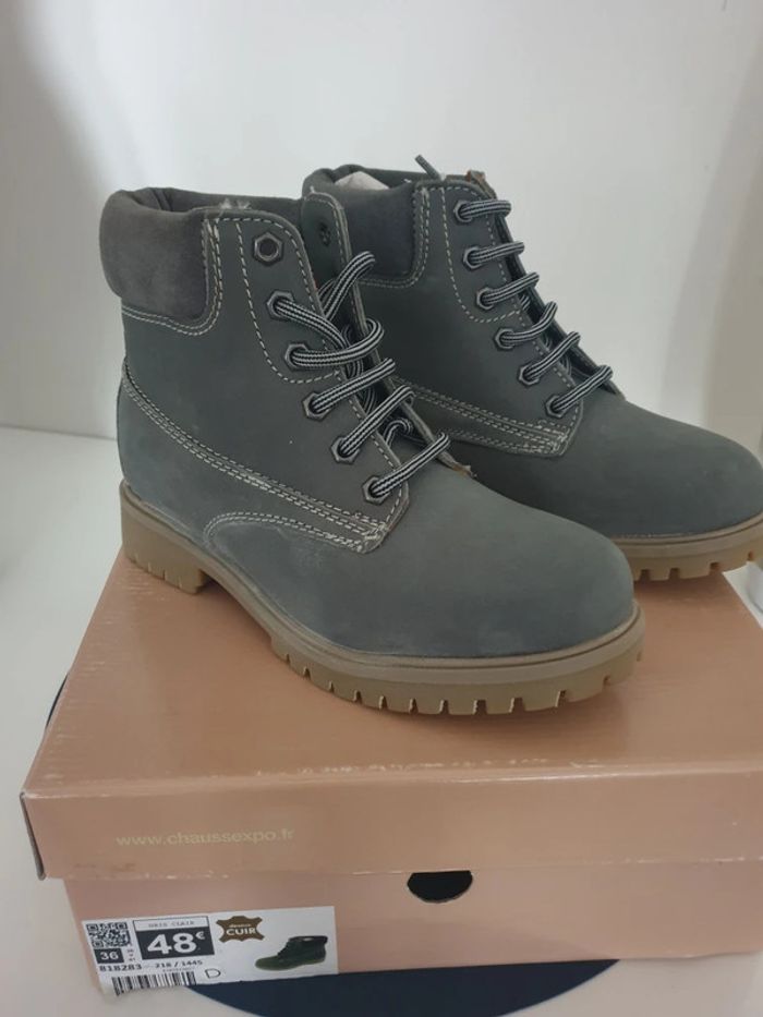 Bottines grises dessus cuir Taille 36