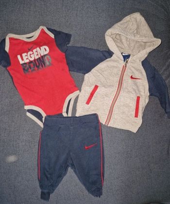 Ensemble nike 3/6 mois