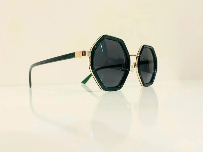 Lunette de soleil mixte hexagonale verte et dorée uvprotection catégorie 3 - photo numéro 3