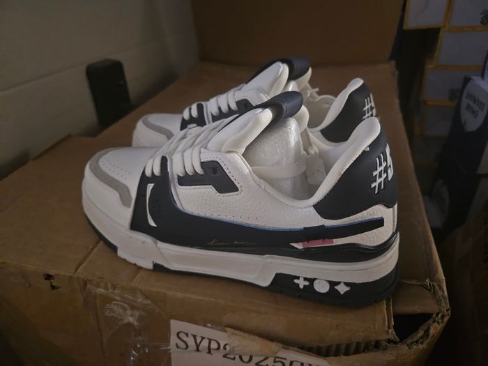 Basket chaussure taille 40 neuve bleu blanc