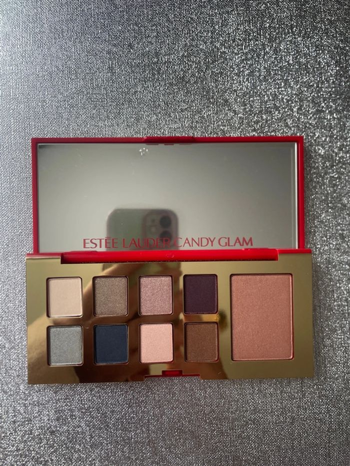 Palette de 8 fards à paupières + 1 blush, neuve