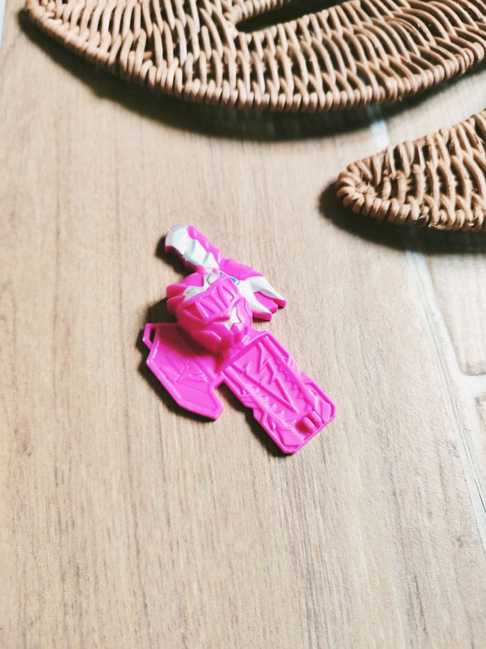 🙅Power rangers dino fury - Clé/keys du ranger rose - marque Bandai - photo numéro 2