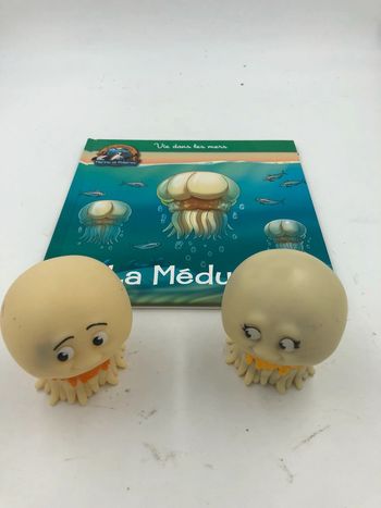 Livre + 2 figurines / la méduse collection Altaya