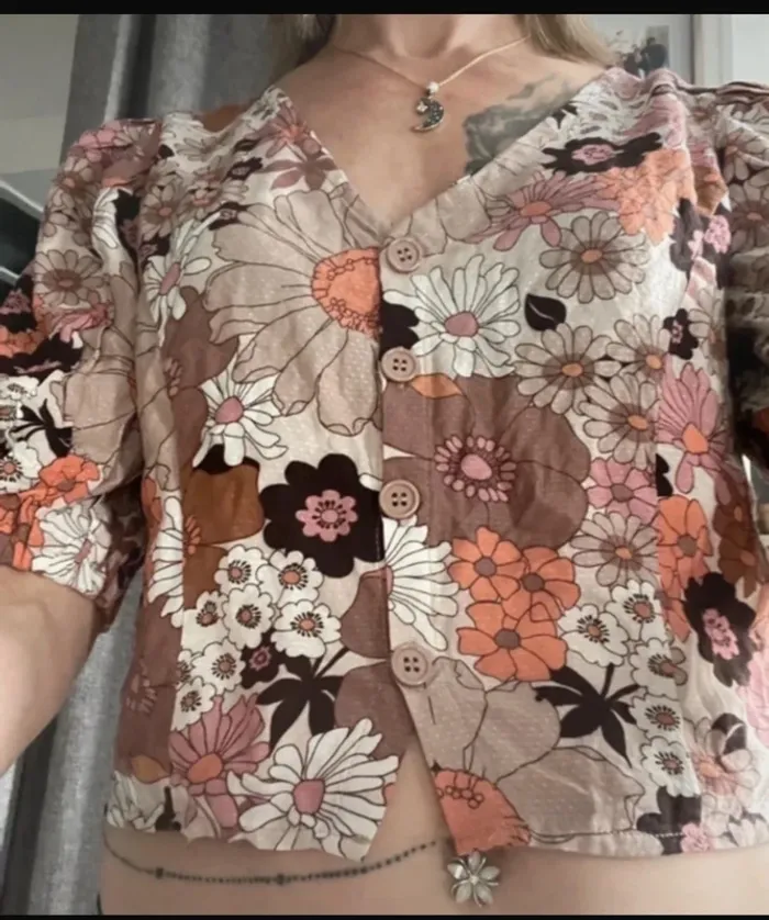 🌸 Blouse courte à fleurs rétro Cropp - Taille M 🌸