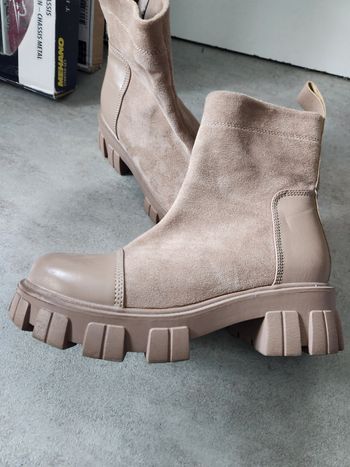 Bottines daim taupe 
