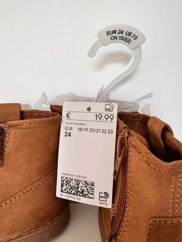 Bottines en daim || H&M || Taille 24 - photo numéro 2