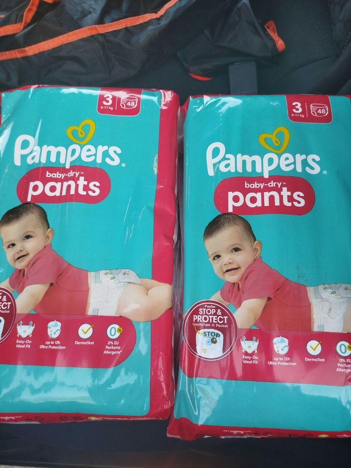 96 couche Pampers taille 3 pants