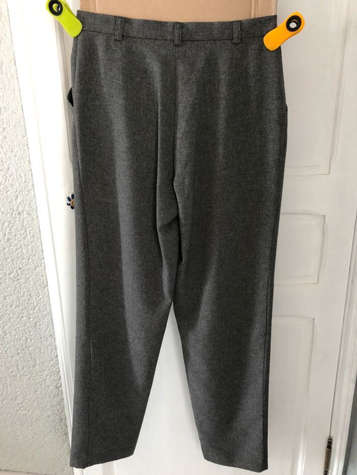 1117--pantalon de tailleur gris T 40 (38) porté 1 fois - photo numéro 2