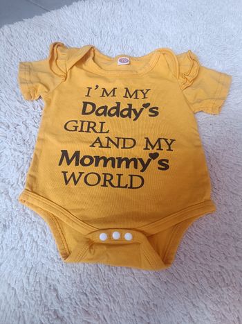 Body bébé 6 mois jaune message très bon état