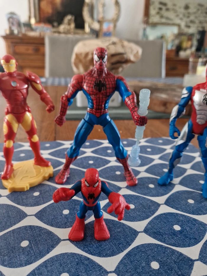 Lot de 5 figurines Avengers spiderman et autres - photo numéro 4