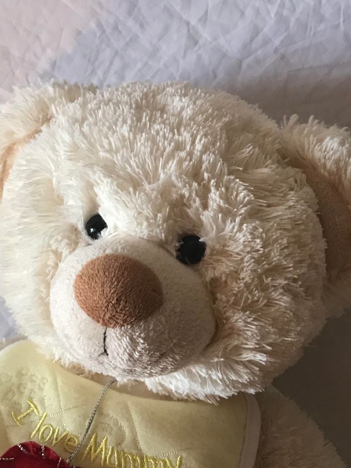 Gros Ourson Beige Bavette Jaune Ecriture I Love Mummy Petit Cœur Rouge Peluche Petits Enfants Bébés - photo numéro 2