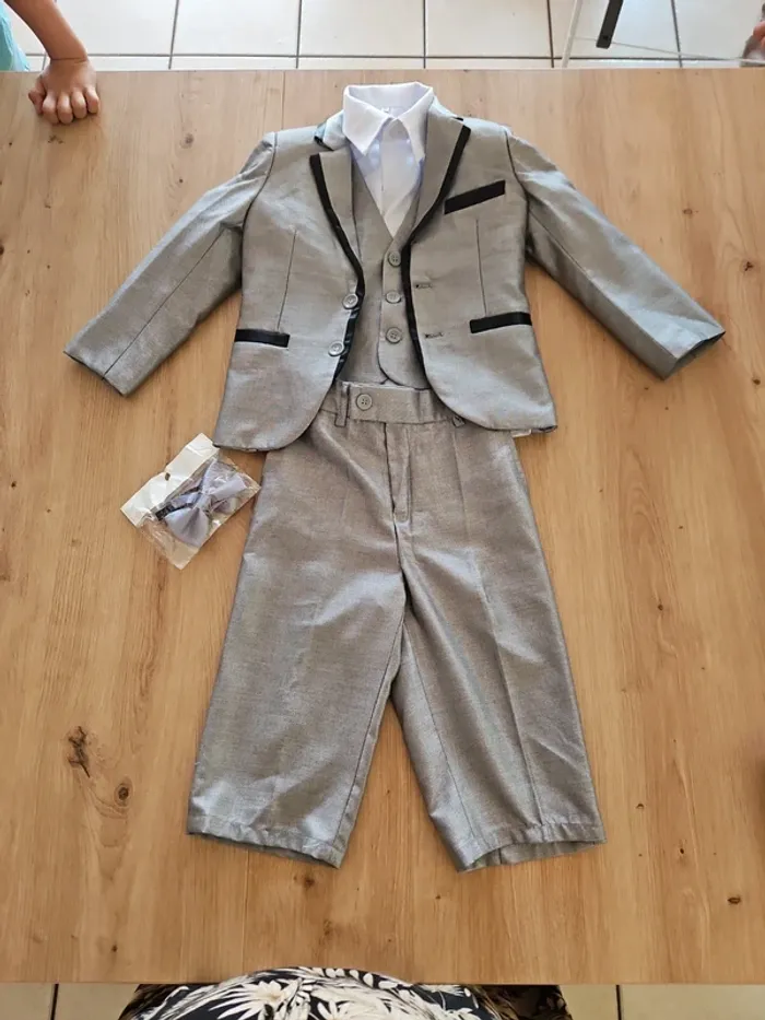 Costume 4 pièces 3 ans