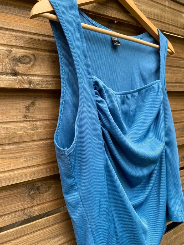 Top bleu - photo numéro 2