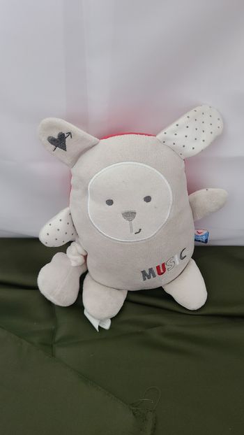 Doudou musical lapin gris blanc rouge étoiles SUCRE D'ORGE