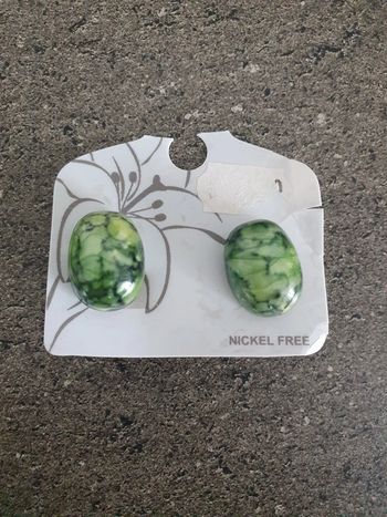 Boucles d'oreilles à pinces.