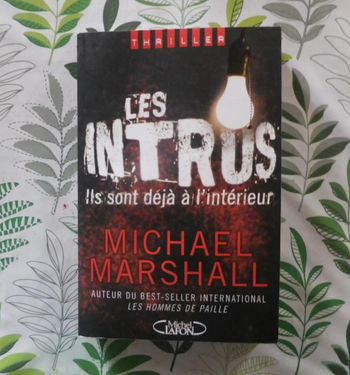 Les intrus (ils sont déjà à l'intérieur) de Michael Marshall Ed. Lafon