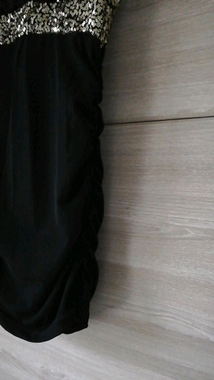 Robe noire courte - photo numéro 3