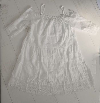 Robe blanche doublée à bretelles fines 