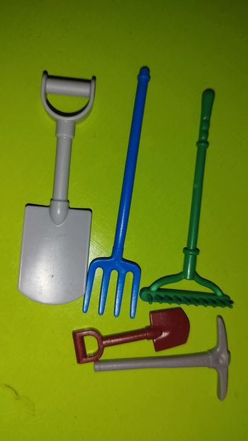 Playmobil lot Outils rateau faux pelle pioche paysan ferme