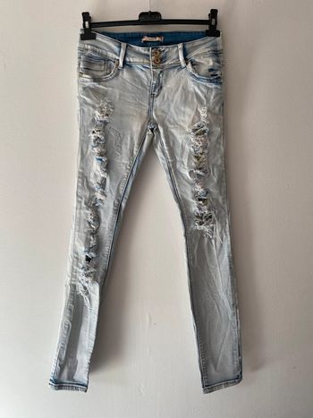 Jeans trouées femme T40