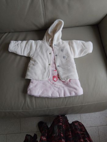 Ensemble robe et manteau taille 6 mois